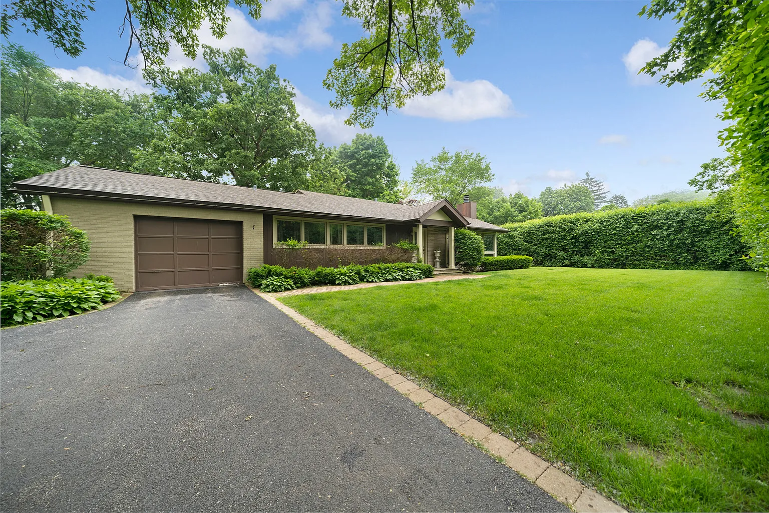 421 E Westleigh Rd photo 1