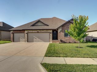 866 E Dyann Dr, Nixa, MO 65714