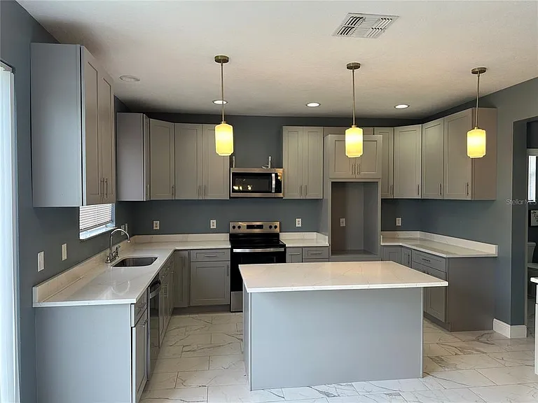545 First Cape Coral Dr — Photo 18