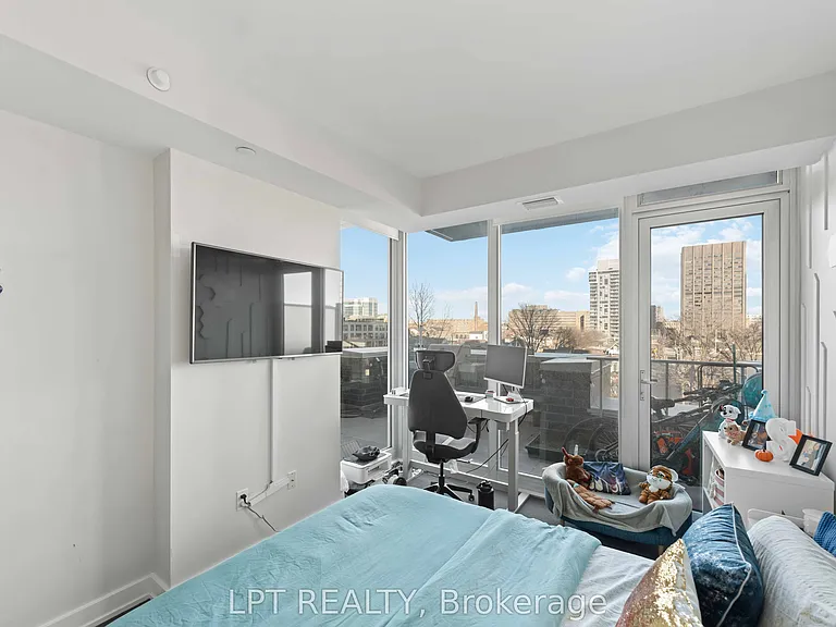 111 Champagne Ave S #307 — Photo 23