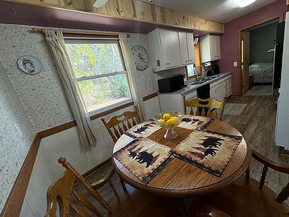 4th image of 1414 Valley Dr