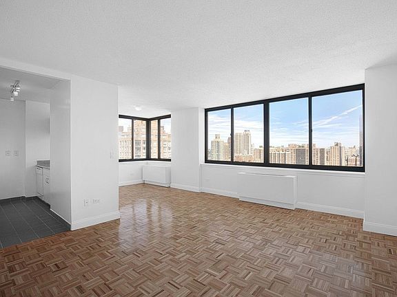 4th image of 200 W 60th St APT 27C
