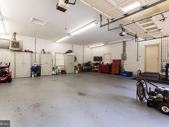2nd image of 3601 University Dr