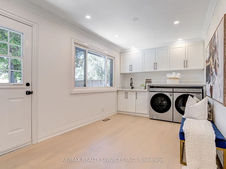 5133 Cherryhill Cres — Photo 17