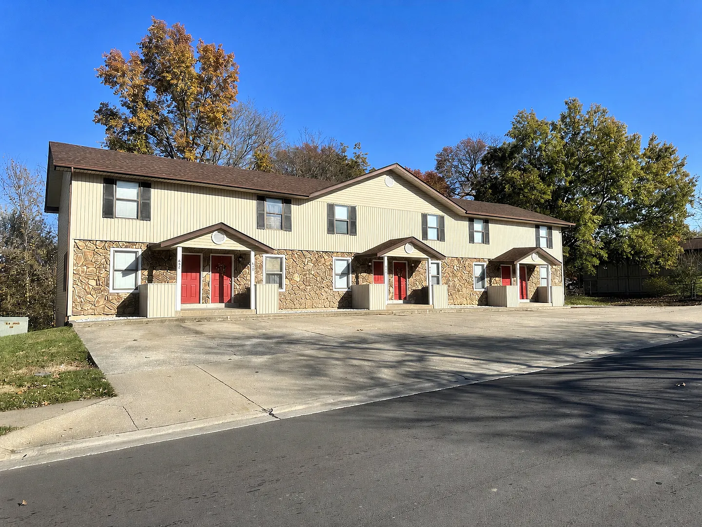 2BR/2BA Two Story Townhouse in Troy City Limits — Photo 2