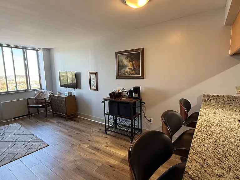 600 E 8th St #4D — Photo 6