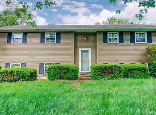 5218 E County Line Rd, Springfield, OH 45502