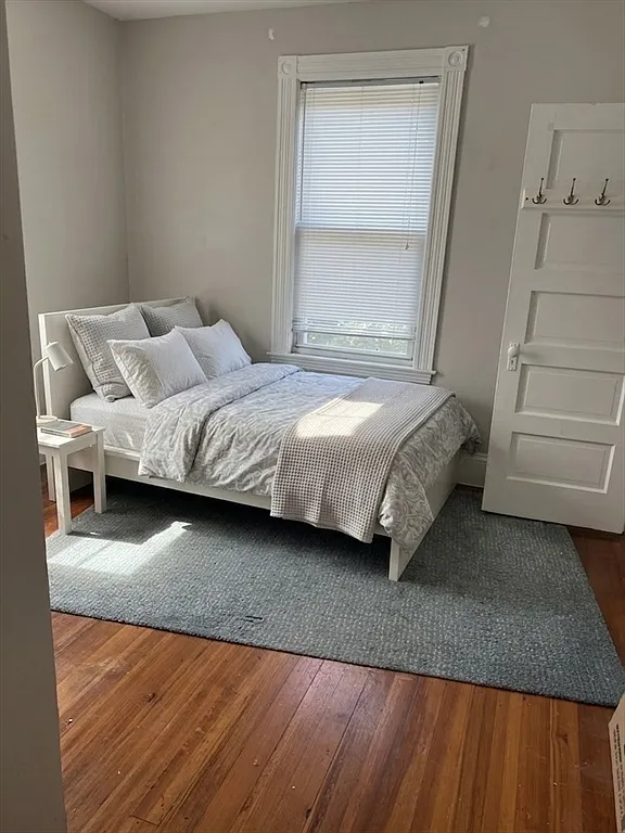 3 bed, 1.0 bath, 1113 sqft, $3,200 — Photo 4