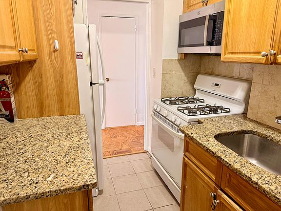 3rd image of 10 Huron Ave APT 9M