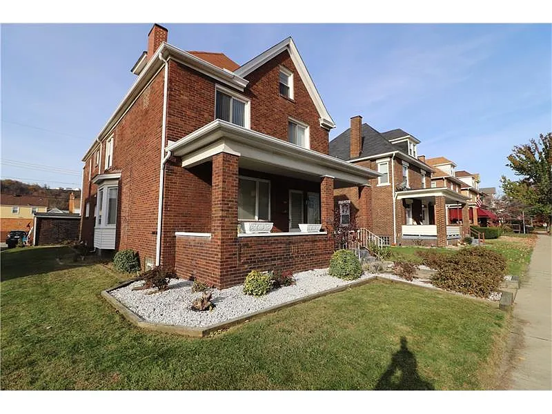 1011 Maplewood Ave photo 1