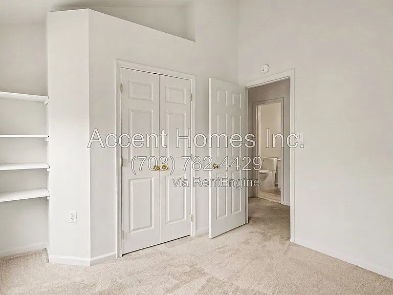 21217 Millwood Sq — Photo 24