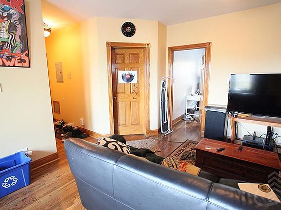 5th image of 2838 N Francisco Ave APT 2a