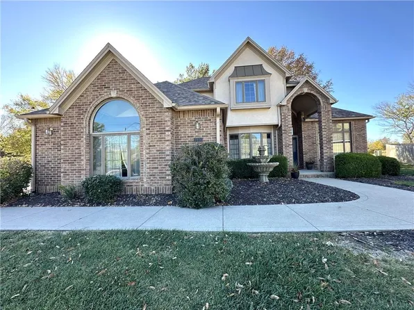 1400 Kensington Ct, Warrensburg, MO 64093