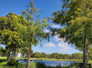 1514 W 12th St, Rockport, TX 78382