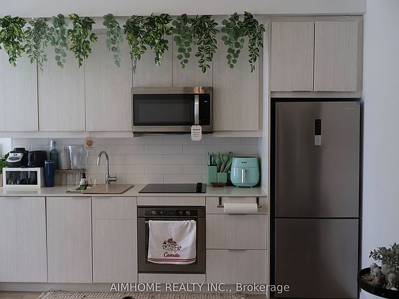 2nd image of 32 Forest Manor Rd #306