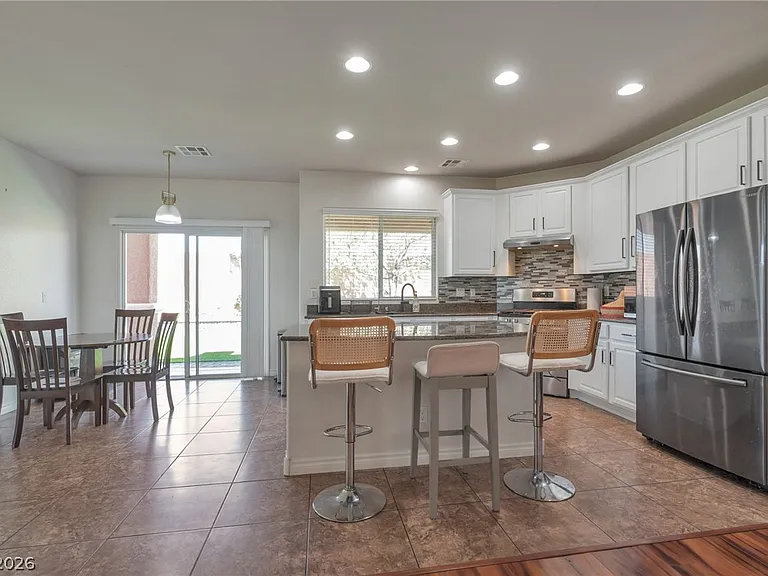 10391 Montes Vascos Dr — Photo 9