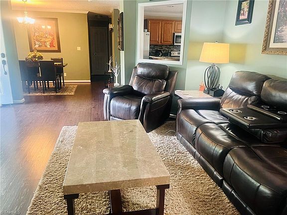 5th image of 124 Glenhaven Way