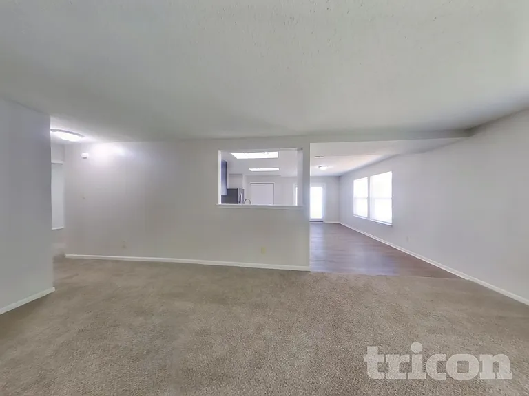 5753 N Jamestown Dr — Photo 2