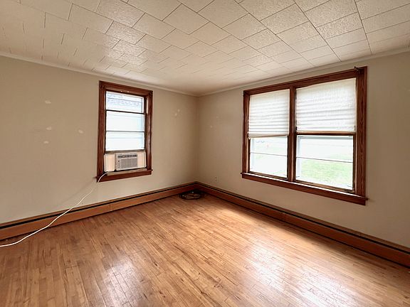 2nd image of 208 S Main St #2