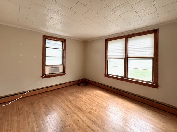 208 S Main St #2, Saint Albans, VT 05478