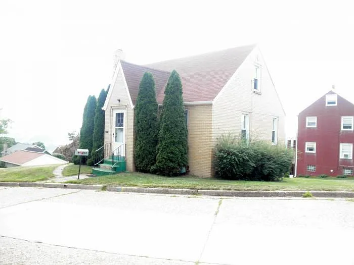 598 Virginia Ave photo 1