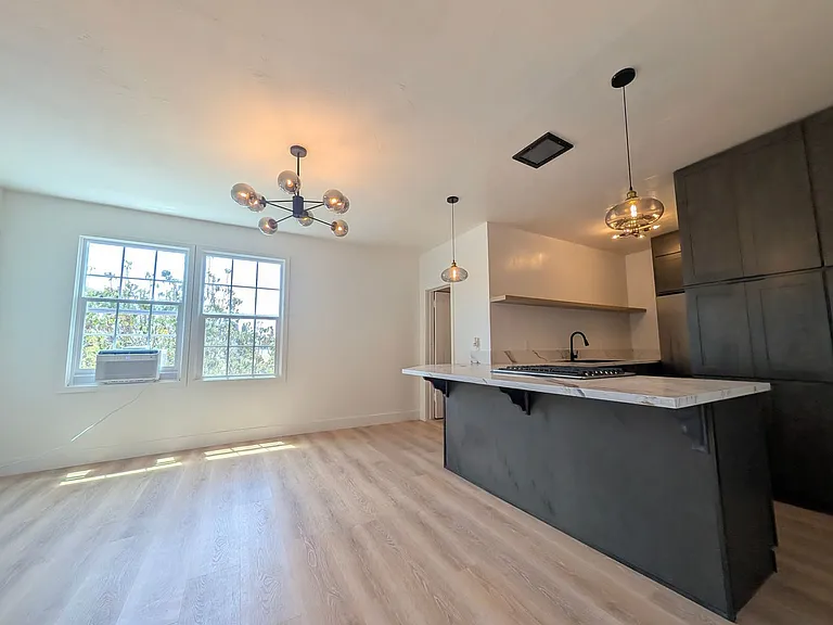 300 N Bonnie Brae St #302 — Photo 1