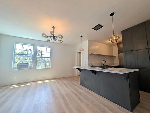 300 N Bonnie Brae St #302 Photo 1