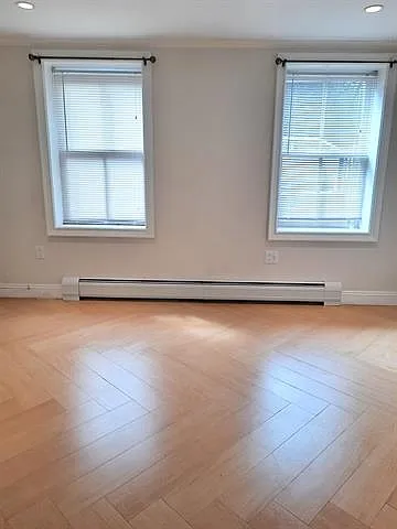Charming Hoboken Garden level 1 BR with private backyard — Photo 4