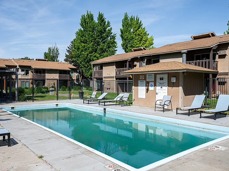 Arlo on 10th | Outdoor Pool