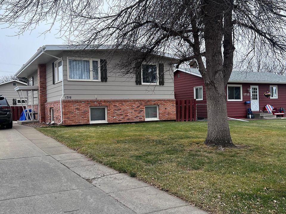 Front of house and driveway