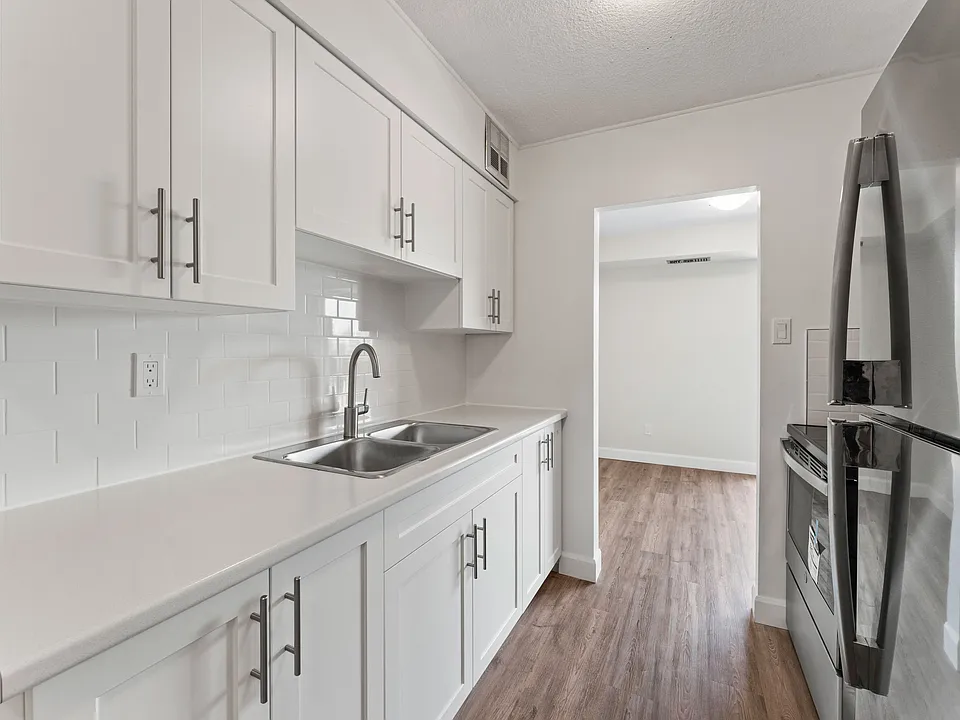 343 Grand Ave E