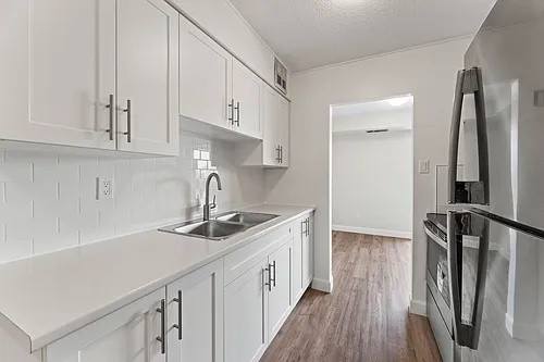 343 Grand Ave E Photo 1