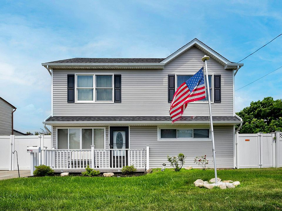 1st image of 872 Merillon Avenue
