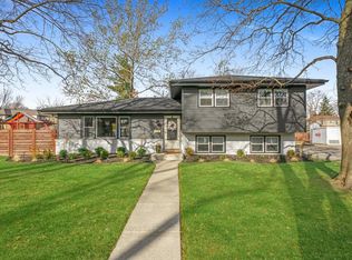 8540 Parkview Ave, Brookfield, IL 60513