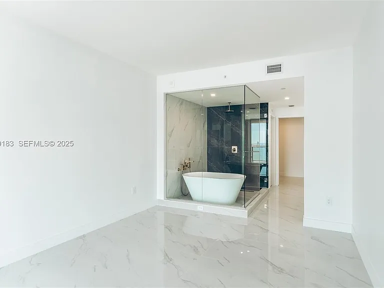 700 NE 24th St #2905 — Photo 20