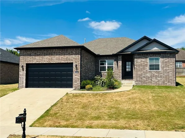 2648 S Olive Ct, Siloam Springs, AR 72761