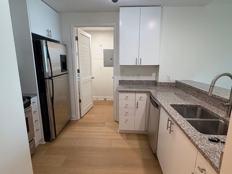 1st image of 3338 Peachtree Rd NE APT 1106