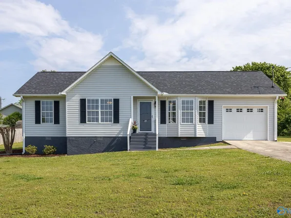 29 Schoolhouse Rd, Albertville, AL 35950