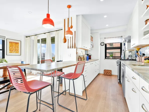 268 East Broadway image 10 of 38