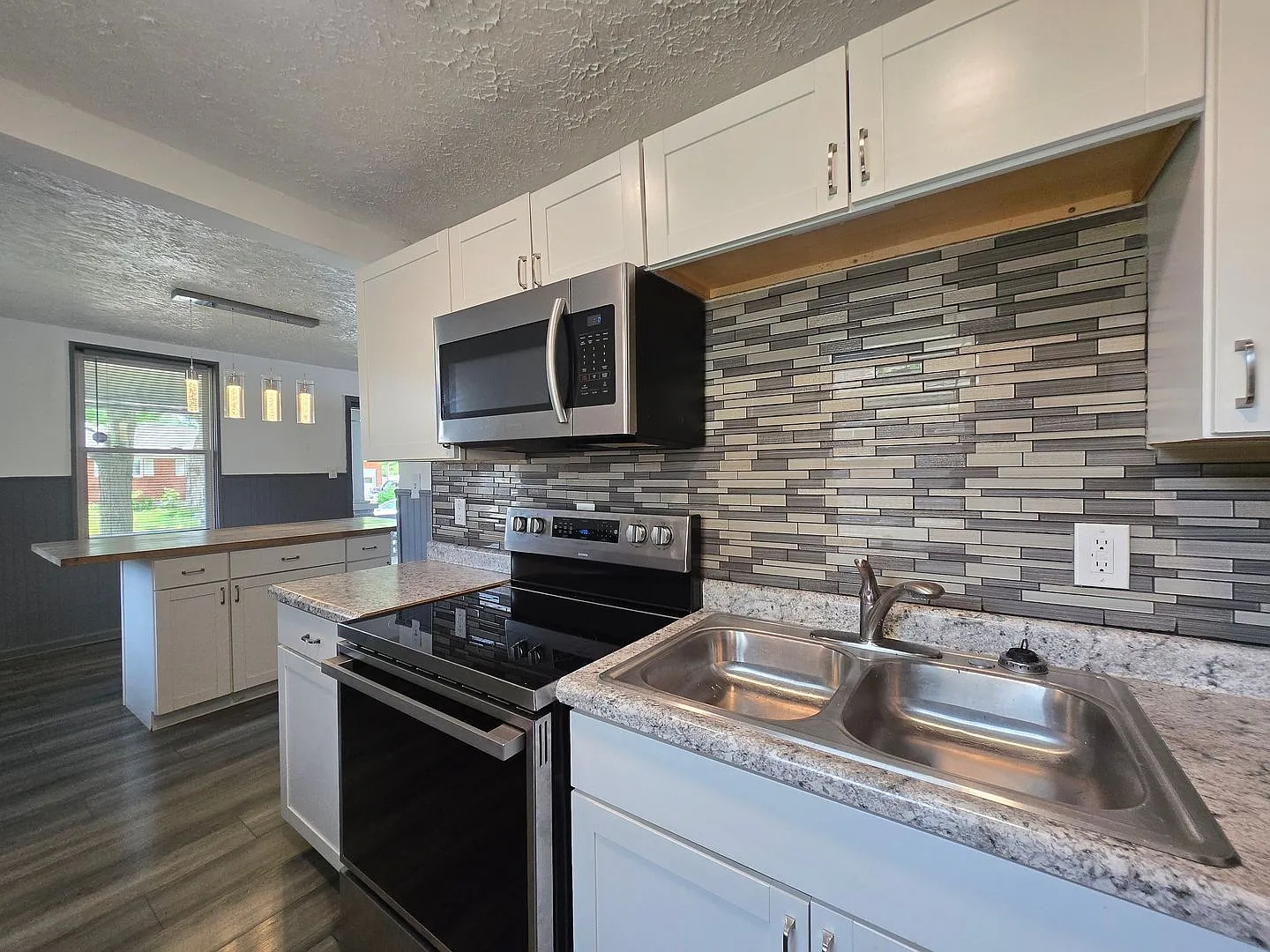 Move-In Ready Kettering Home — Photo 4