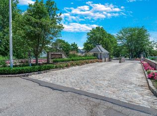 34 Lakebridge Drive S, Kings Park, NY