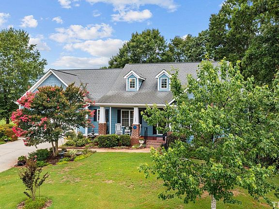5th image of 108 Village Dr