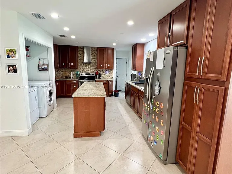 101 SW 58th Ave — Photo 7