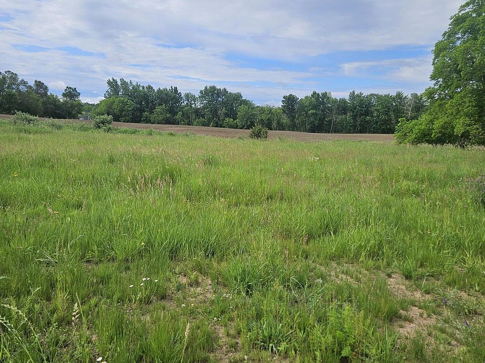 2nd image of 10886 Crooked Lake Rd NE
