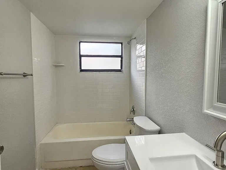 1545 Lake Crystal Dr #D — Photo 9