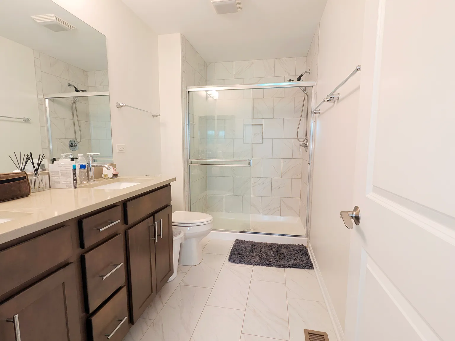 3 bed, 2000 sqft, $3,000 — Photo 2