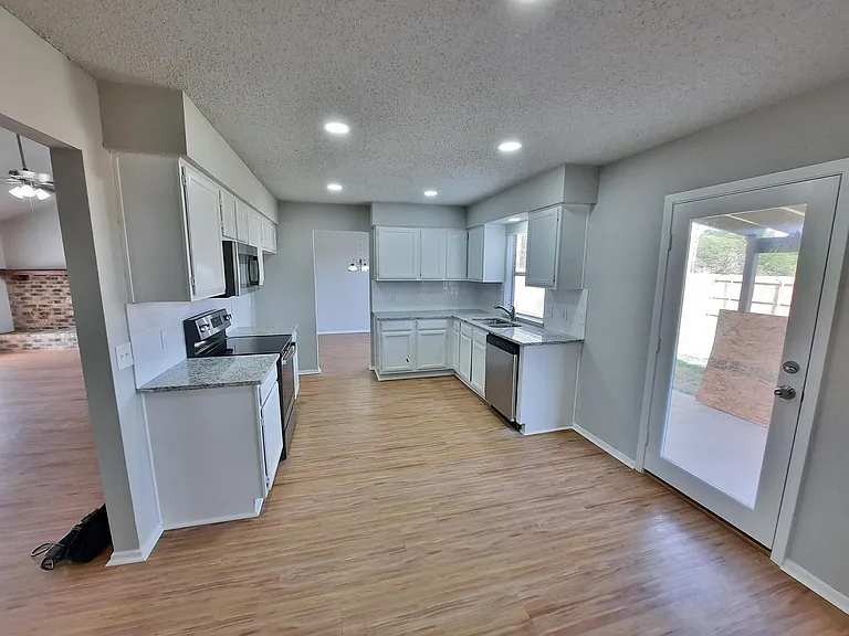 2646 Winslow Dr — Photo 5