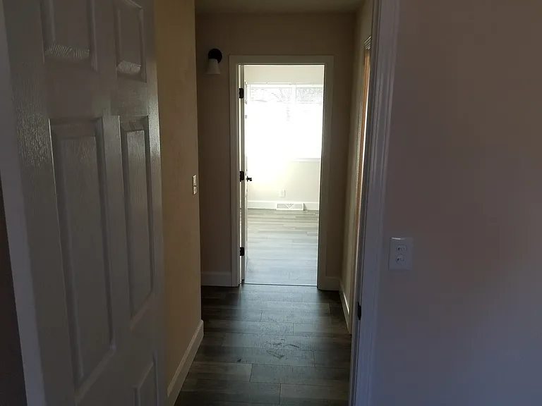 405 Collinsville Rd — Photo 8