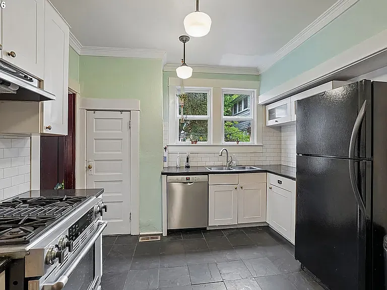 71 NE Alberta St — Photo 12