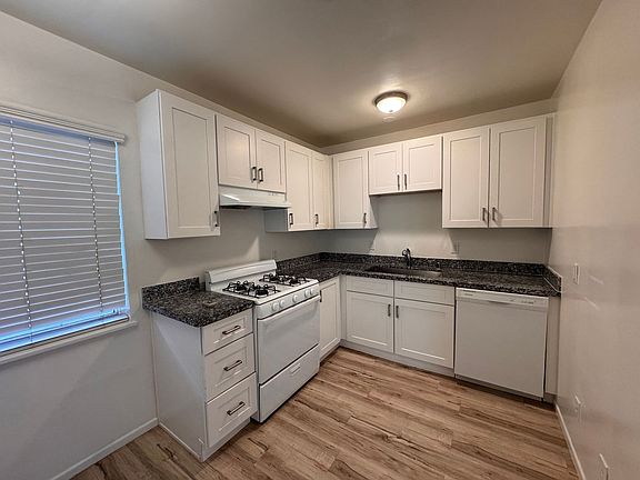 5th image of 12000 Moorpark St #8